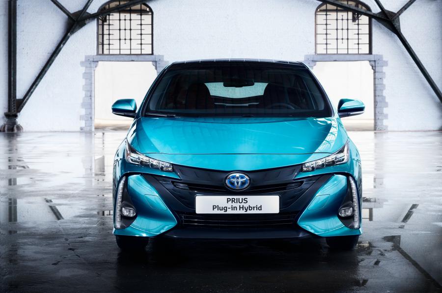  Toyota Prius Plug-in Hybrid 2016 года  (фото 3 из 187)